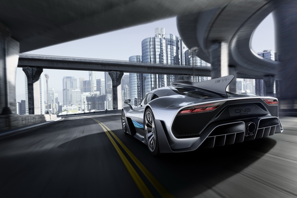 F1 Op De Weg Met De Mercedes Amg Project One Autojunior